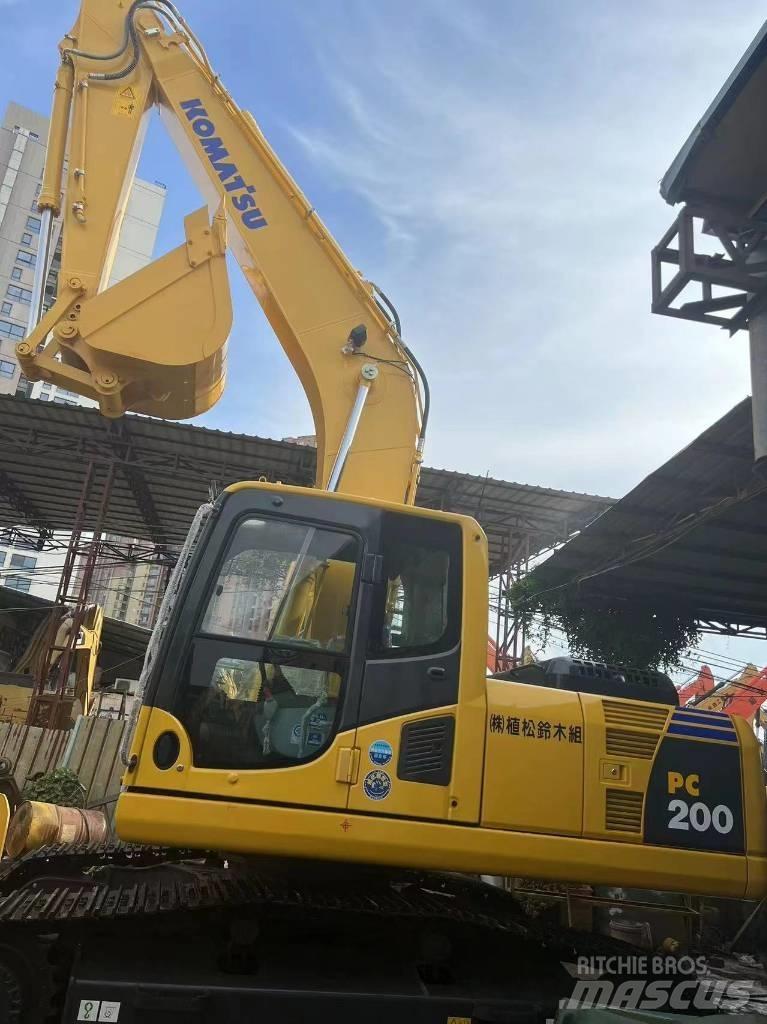 Komatsu PC 200 Excavatoare 7t - 12t