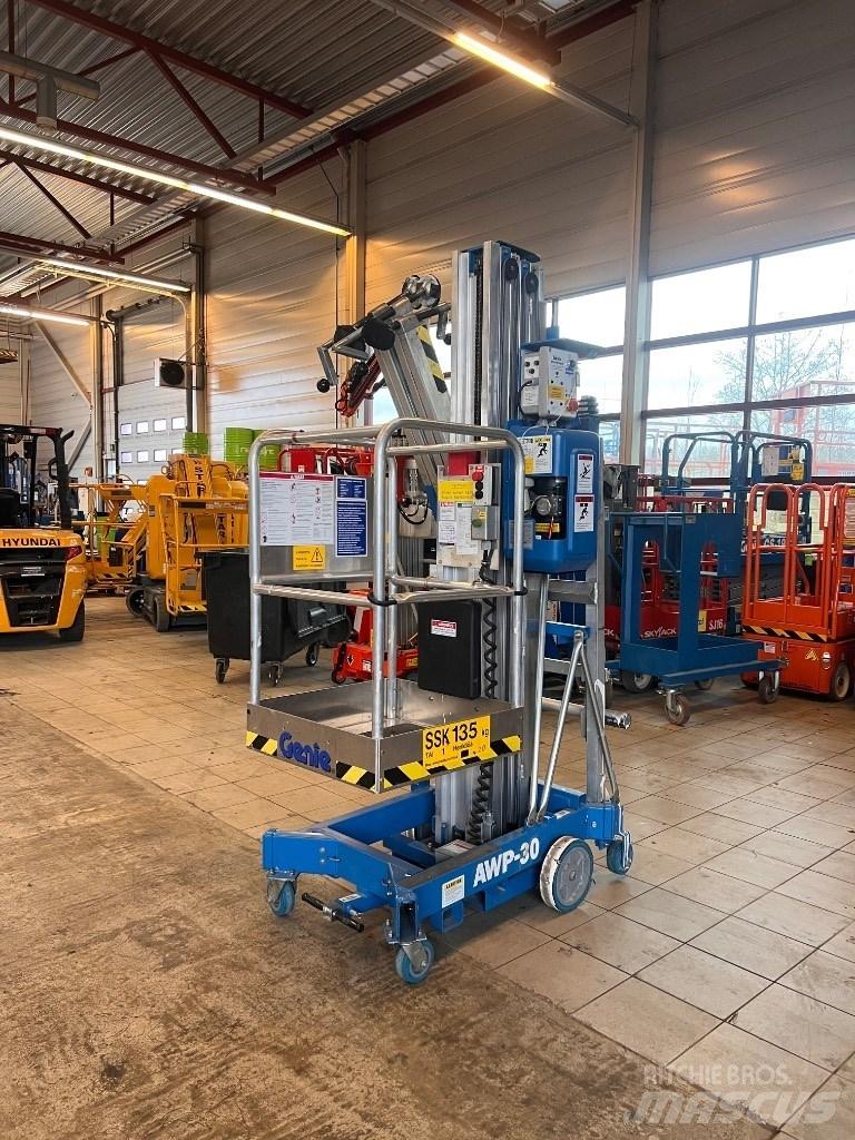 Genie AWP 30 Ascensoare verticale catarg