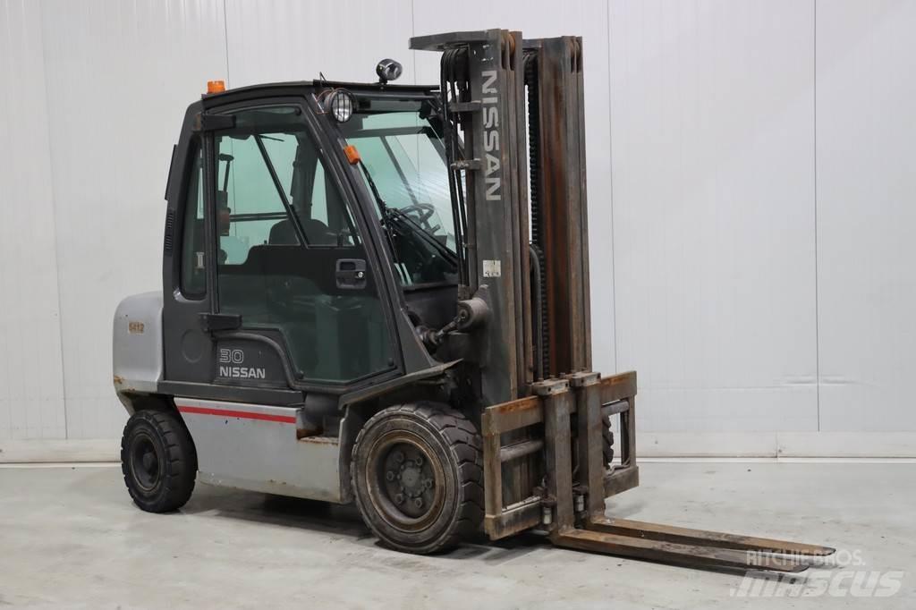 Nissan FGD02A30Q Stivuitor diesel
