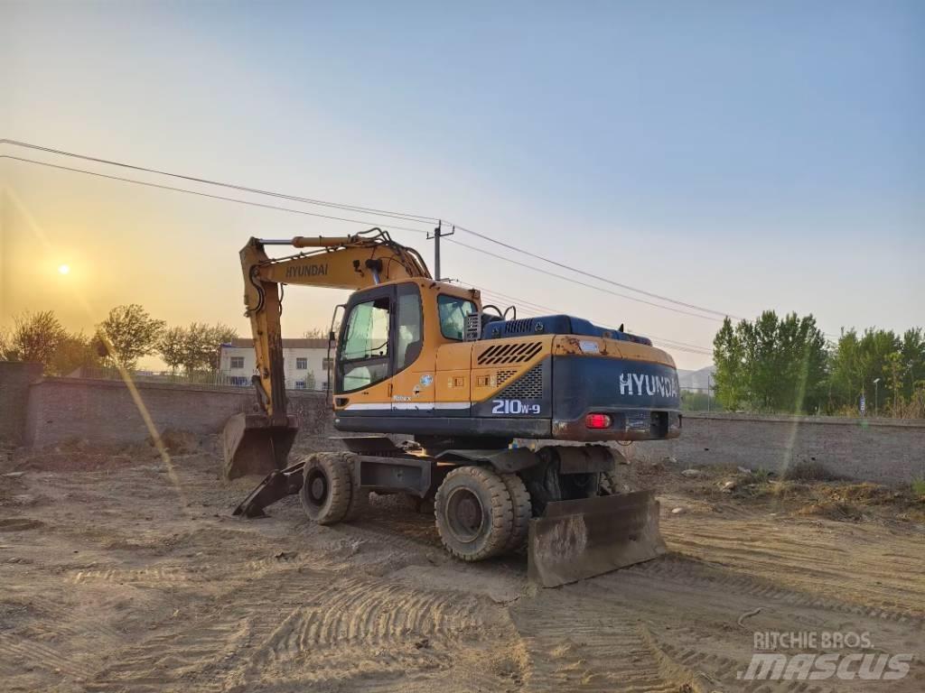 Hyundai R210W-9 Excavatoare cu roti