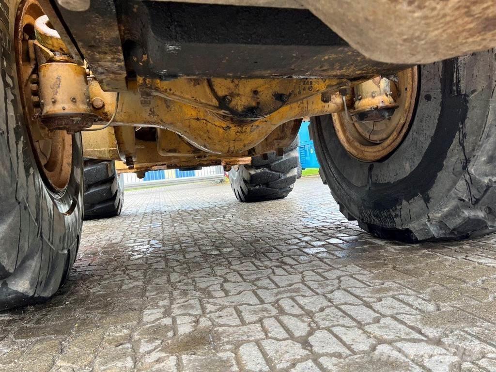CAT 980B NVT Incarcator pe pneuri