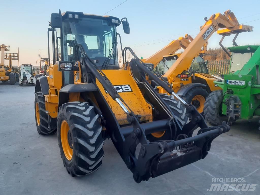 JCB 411 Incarcator pe pneuri