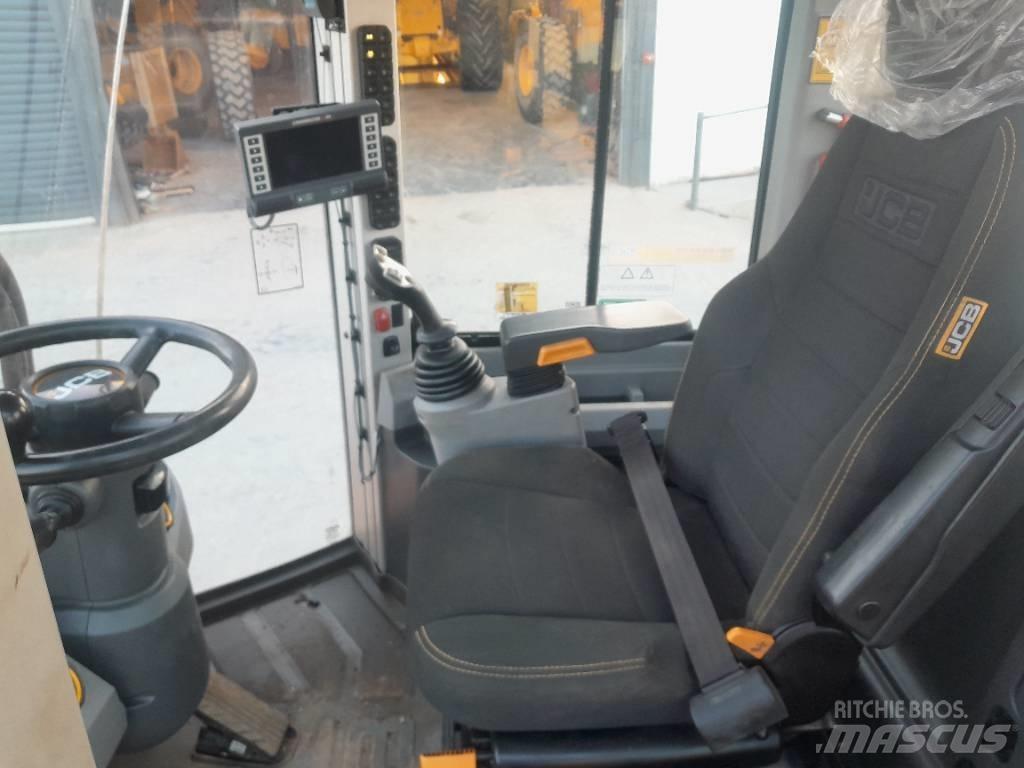 JCB 411 Incarcator pe pneuri