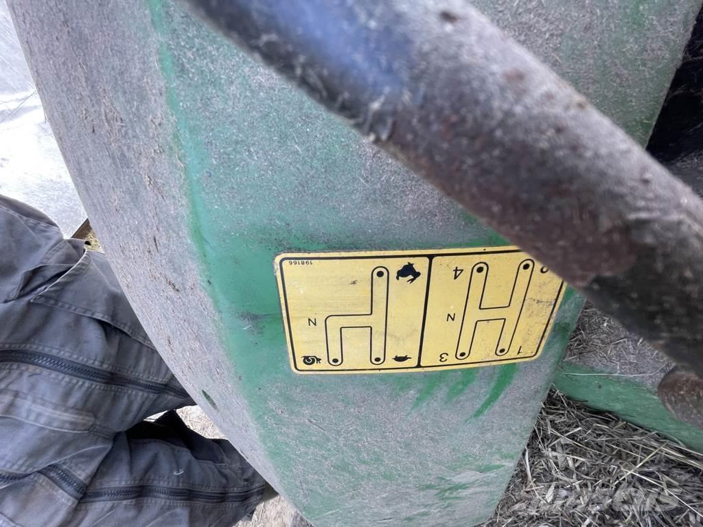 John Deere 5215 Tractoare