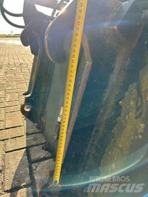 JCB Pelikan bak Pistoane