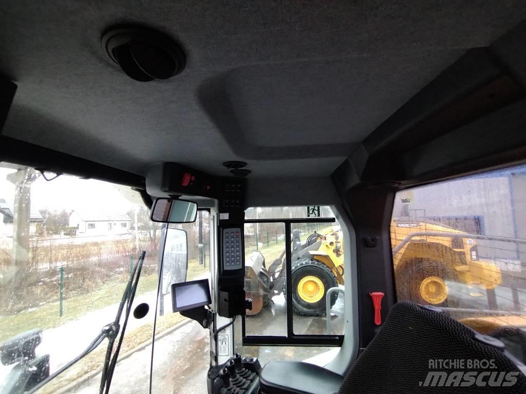 Liebherr L 556 Incarcator pe pneuri