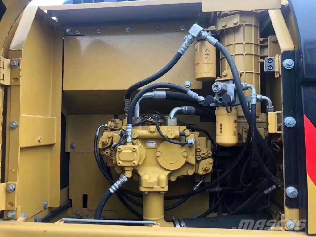 CAT 323 Excavatoare pe șenile
