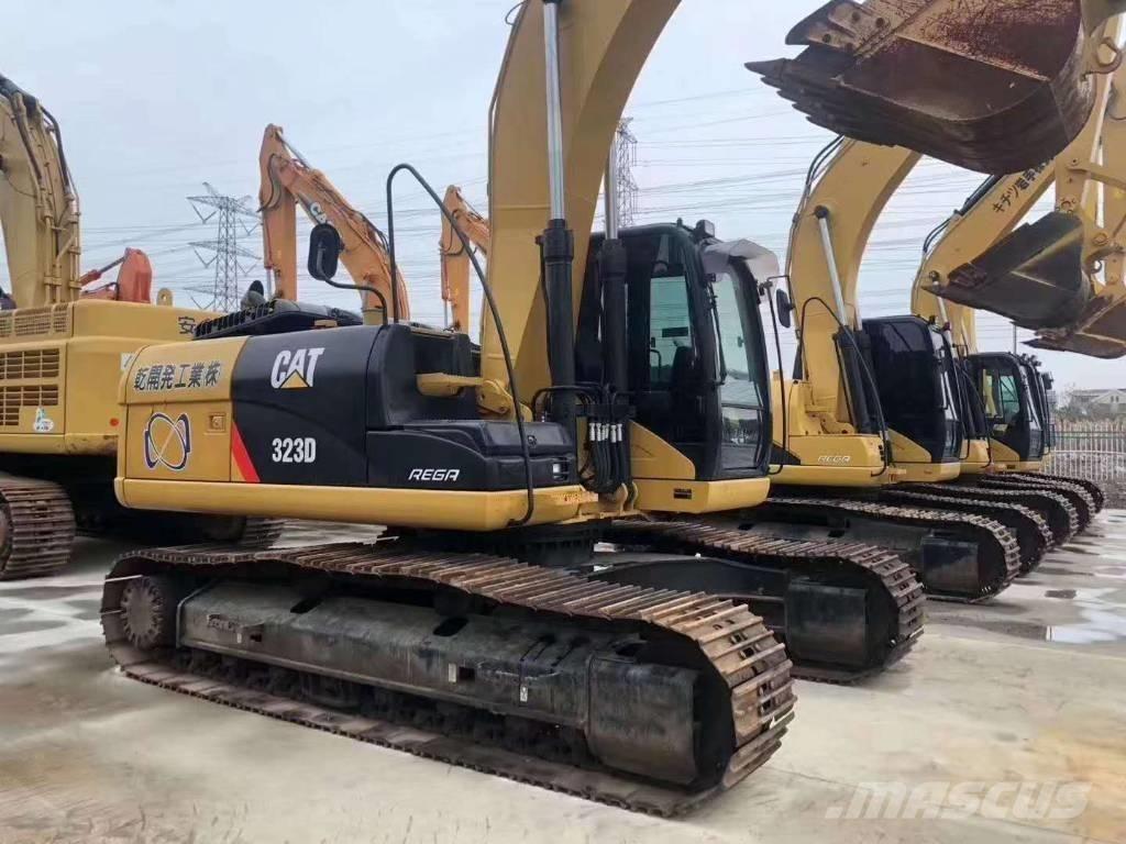 CAT 323 Excavatoare pe șenile
