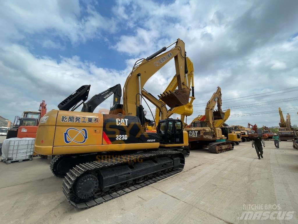 CAT 323 D Excavatoare pe șenile
