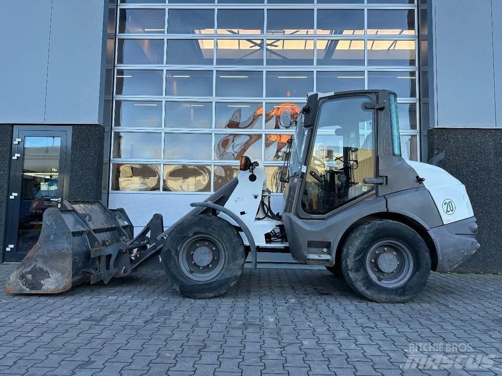 Hitachi ZW75 Incarcator pe pneuri
