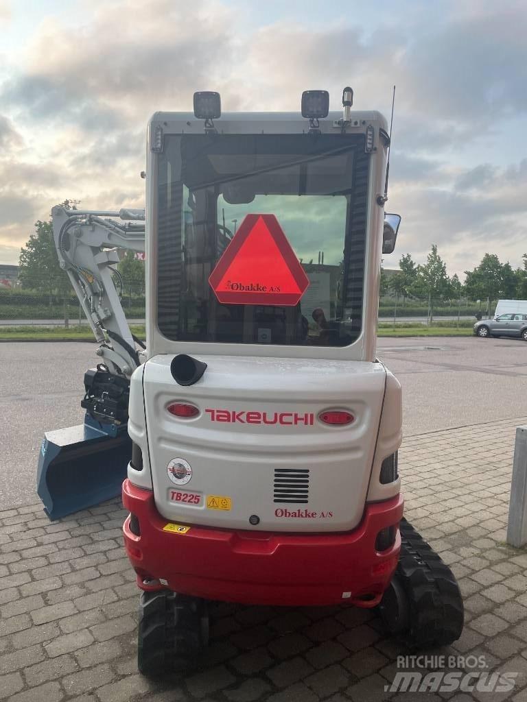 Takeuchi TB 225 Mini excavatoare < 7t