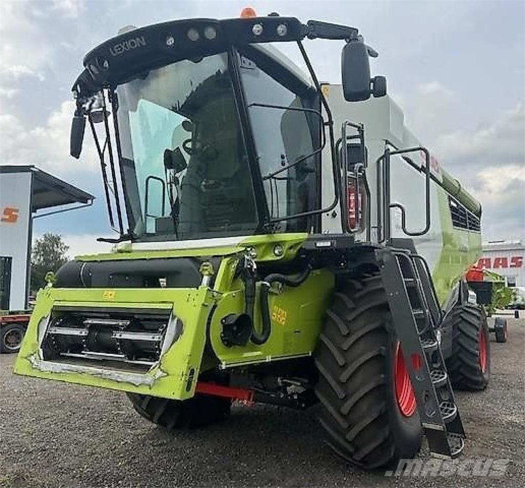 CLAAS Lexion 7400 Combine de secerat