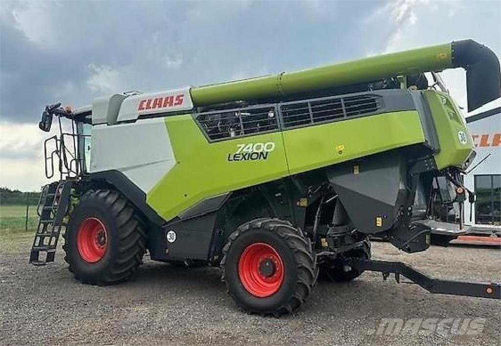 CLAAS Lexion 7400 Combine de secerat