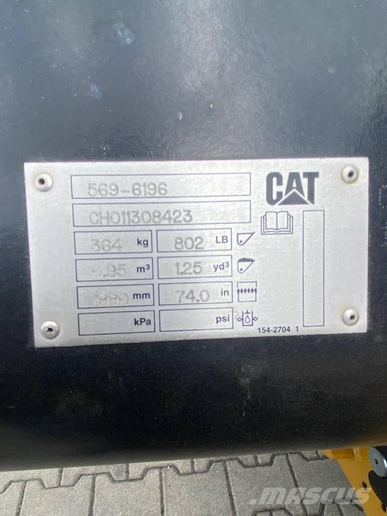 CAT 906 Incarcator pe pneuri