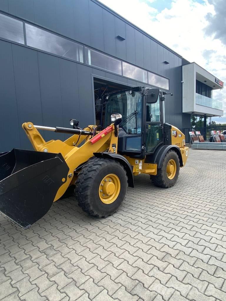 CAT 906 Incarcator pe pneuri