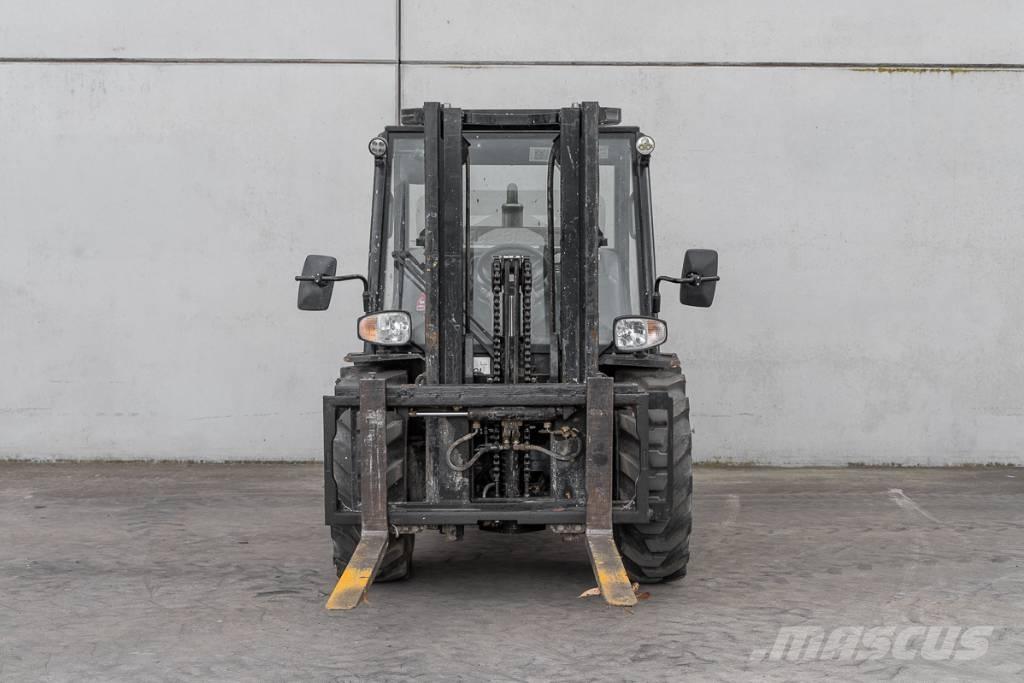 Manitou MC 30-4 Stivuitor diesel