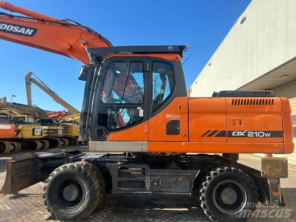 Doosan DX 210 W Excavatoare cu roti