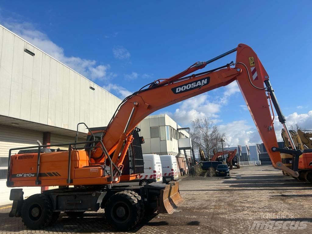 Doosan DX 210 W Excavatoare cu roti