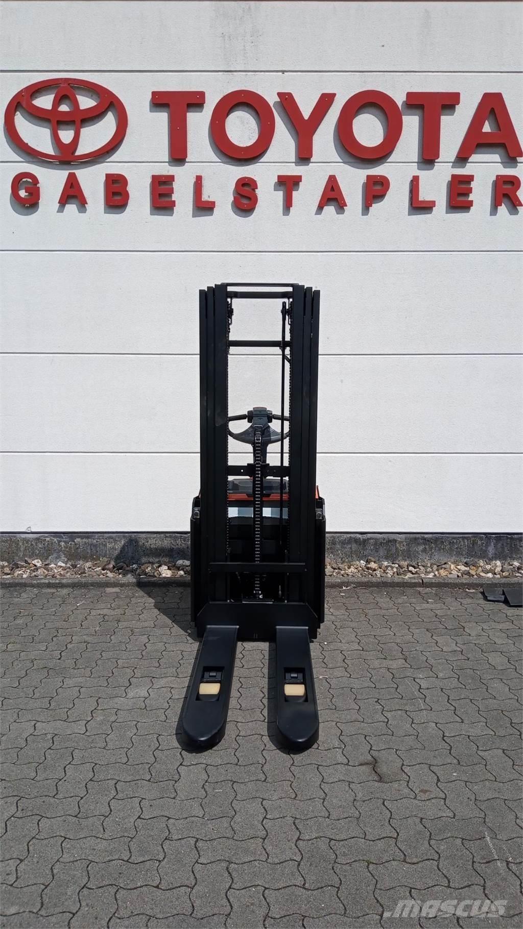 Toyota SWE140L Transpaleta manuala