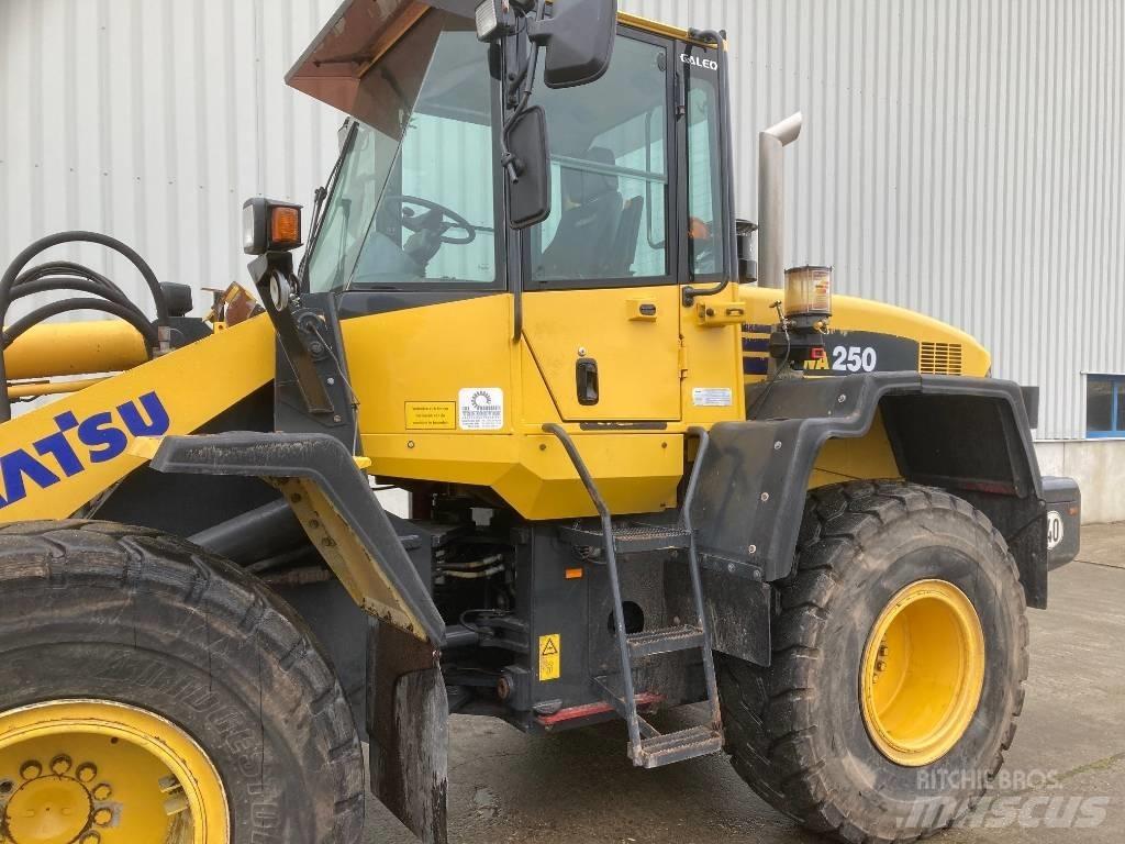 Komatsu WA 250 Incarcator pe pneuri
