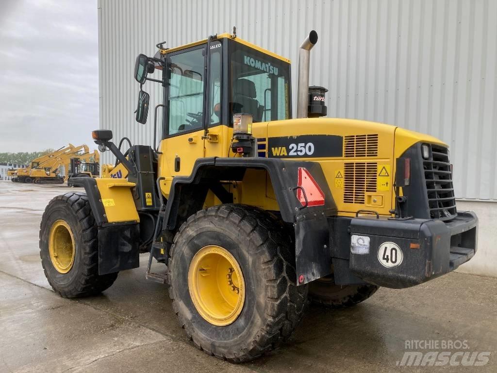 Komatsu WA 250 Incarcator pe pneuri