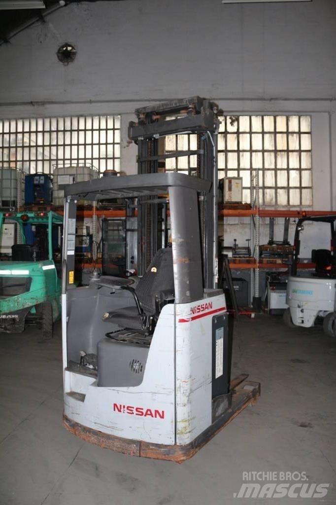 Nissan UNS 160 Stivuitor cu catarg retractabil