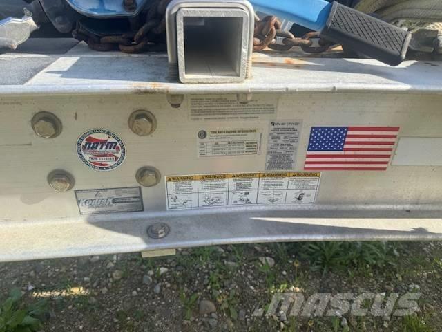  Formula Yachts PC41 Barje si pontoane