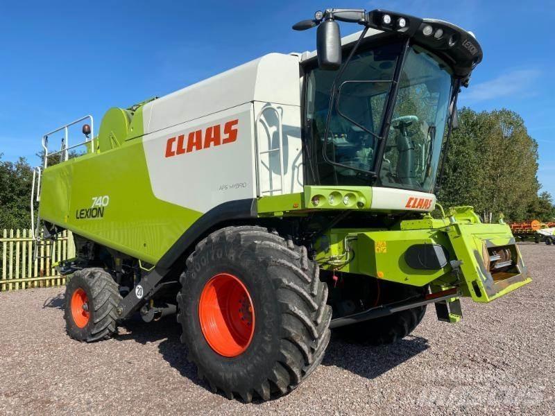 CLAAS LEXION 740 Combine de secerat