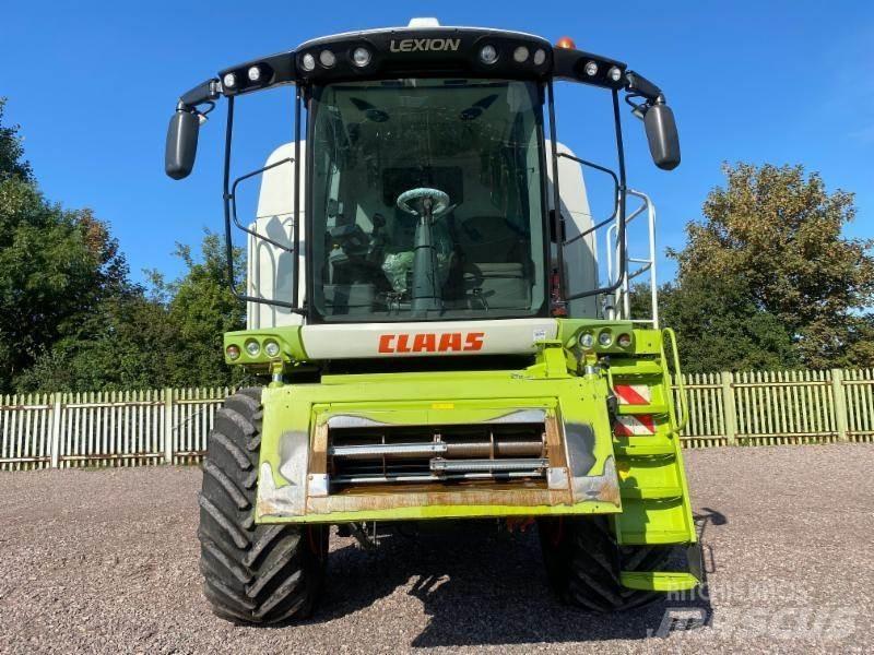 CLAAS LEXION 740 Combine de secerat