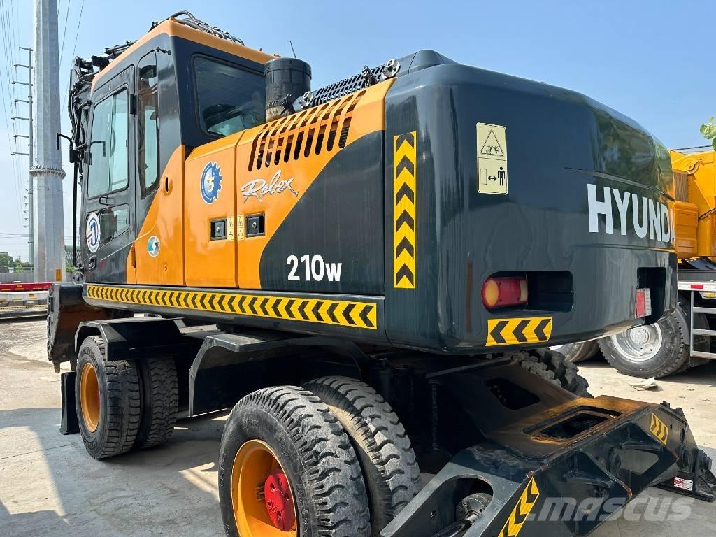 Hyundai 210W-9 Excavatoare cu roti