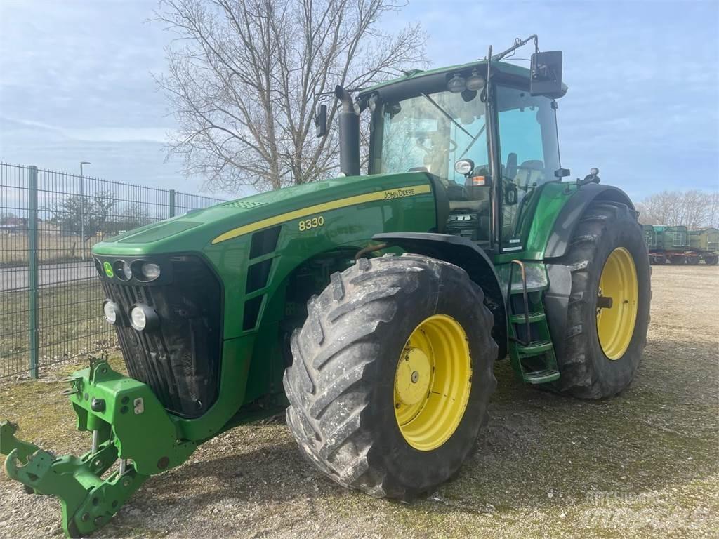 John Deere 8330 Tractoare