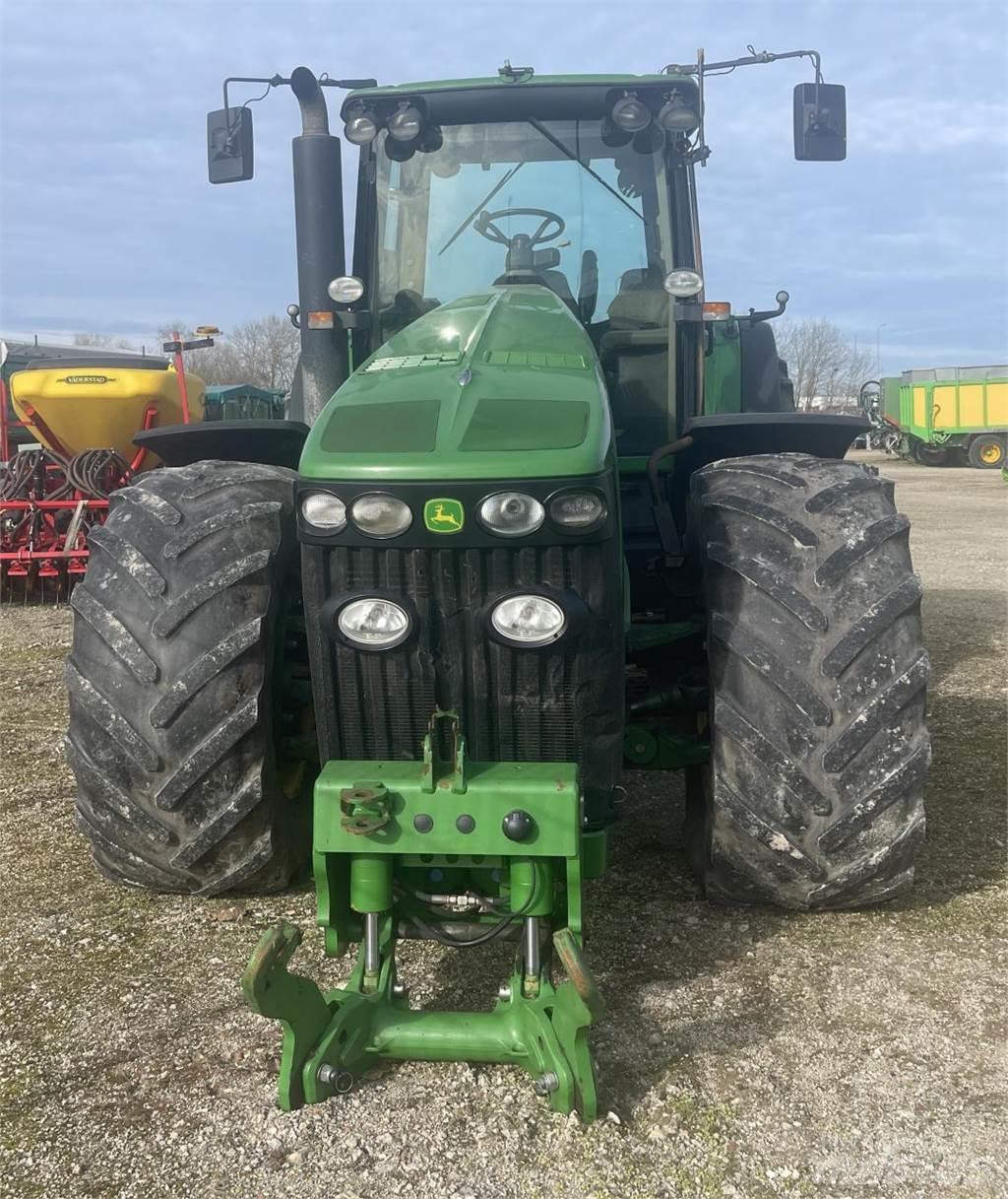 John Deere 8330 Tractoare