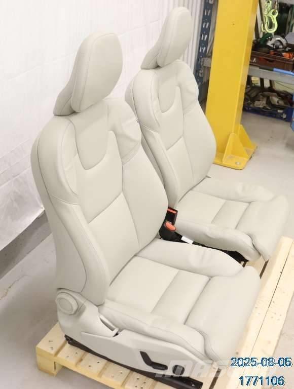 Volvo XC 60 Cabine si interior