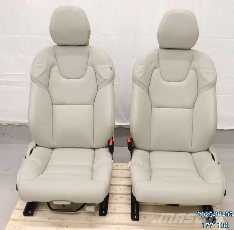 Volvo XC 60 Cabine si interior