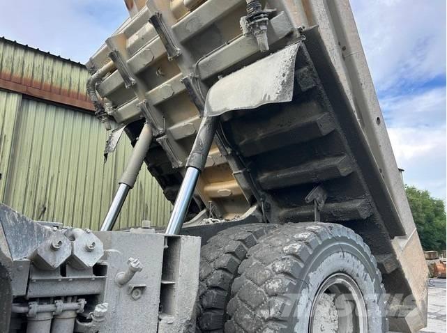 Komatsu HD605-7 Camioane cu basculante rigide