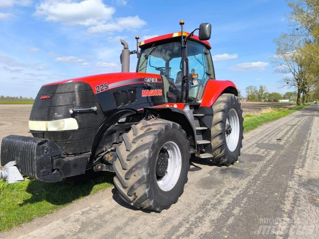 CASE MAGNUM 225 2007 Tractoare