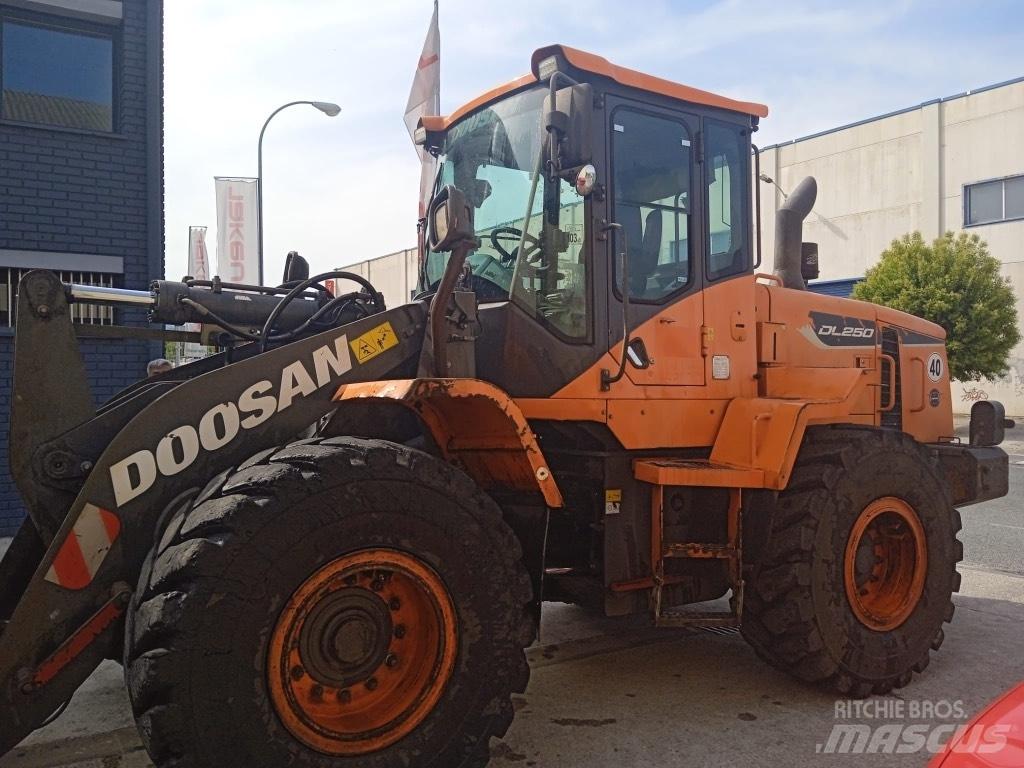 Doosan Dl250-5 Incarcator pe pneuri