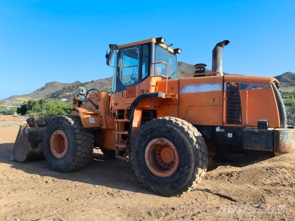 Doosan DL 300 Incarcator pe pneuri