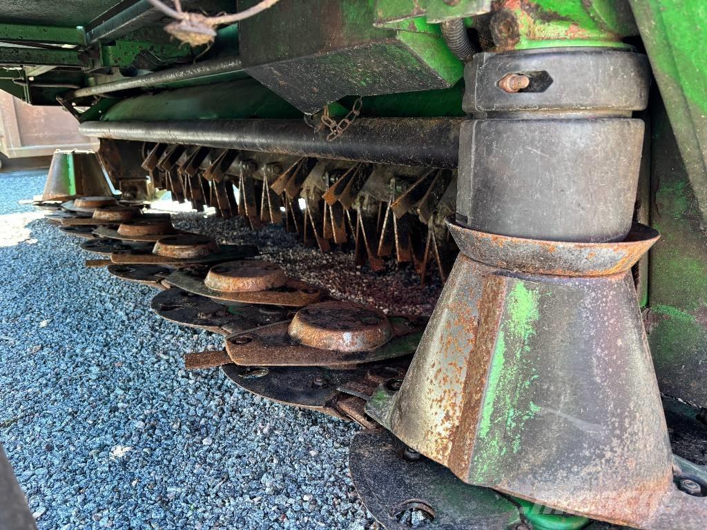 John Deere 131 Cositoare de iarba cu umidificator