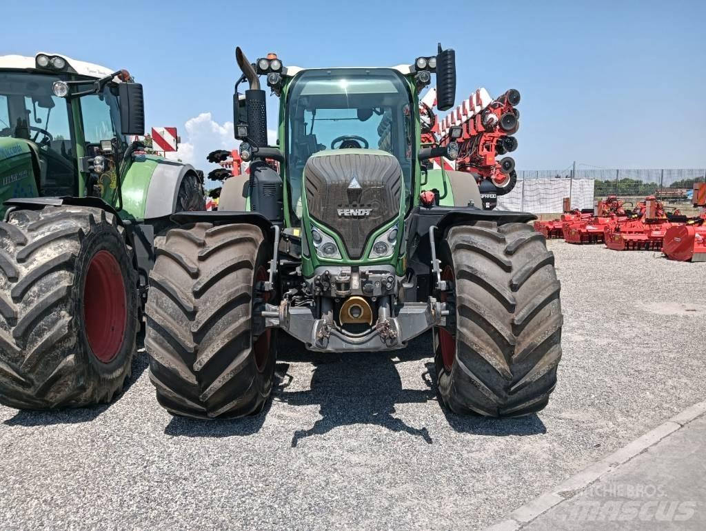 Fendt 718 Vario Tractoare