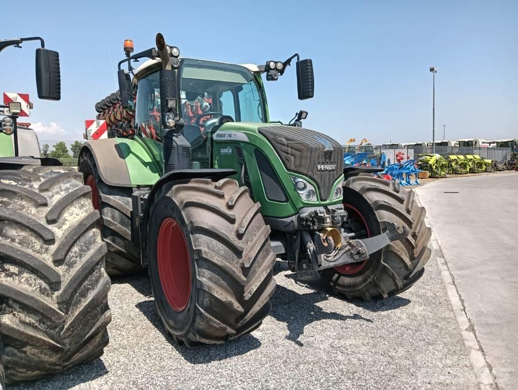 Fendt 718 Vario Tractoare