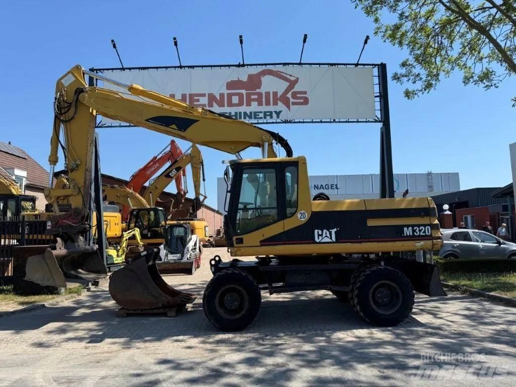 CAT M320 2001 Excavatoare cu roti