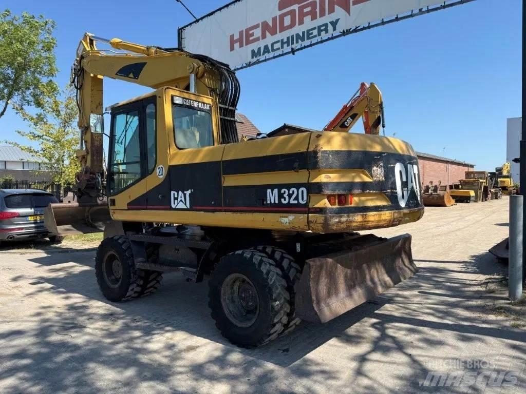 CAT M320 2001 Excavatoare cu roti