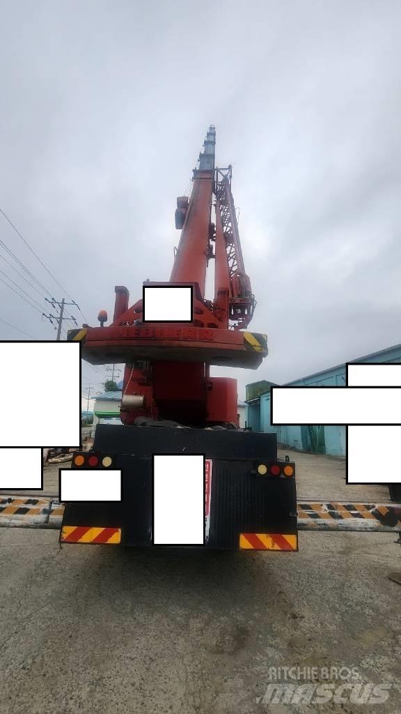 Liebherr LTM 1055-1 Macara pentru orice teren