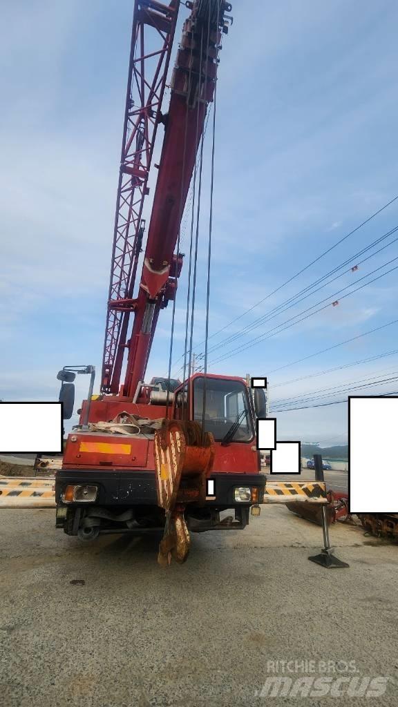 Liebherr LTM 1055-1 Macara pentru orice teren
