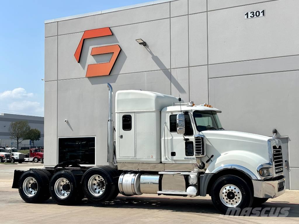 Mack Titan TD 713 Autotractoare