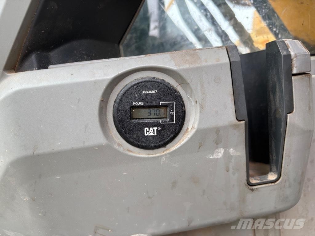 CAT 323 F L Excavatoare pe șenile
