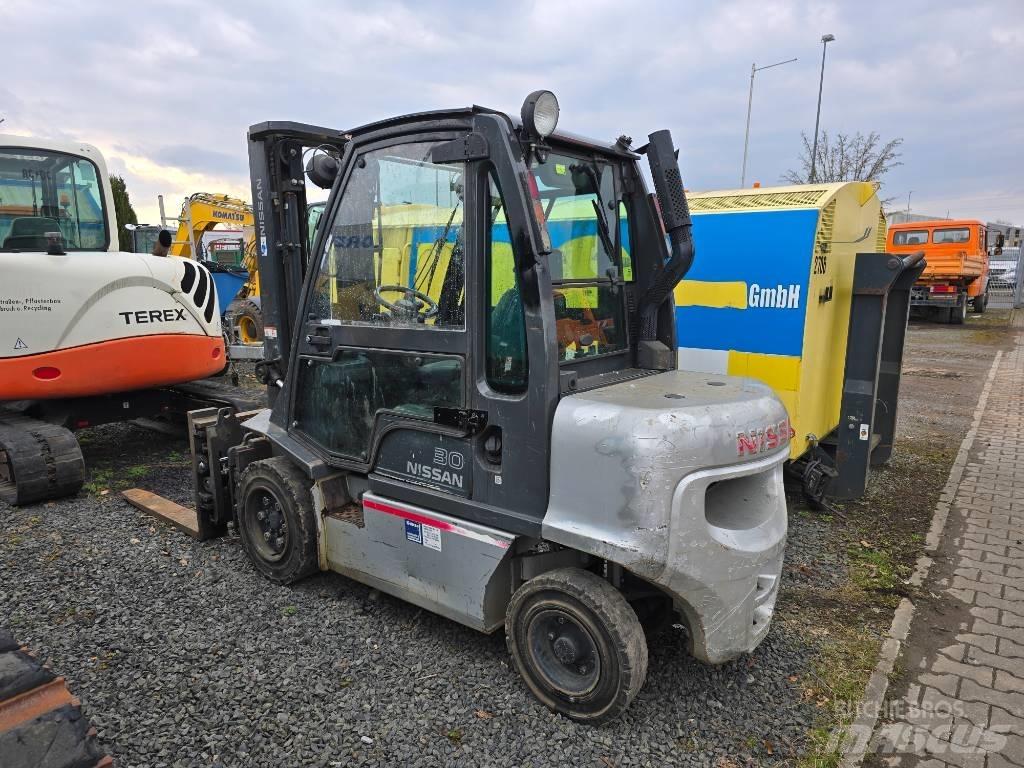 Nissan 30 YG1D2A30Q Stivuitor diesel