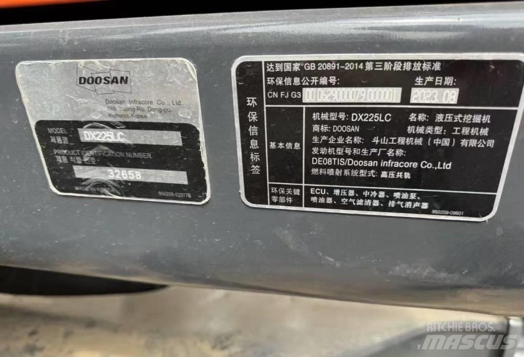 Doosan DX 225 Excavatoare pe șenile

