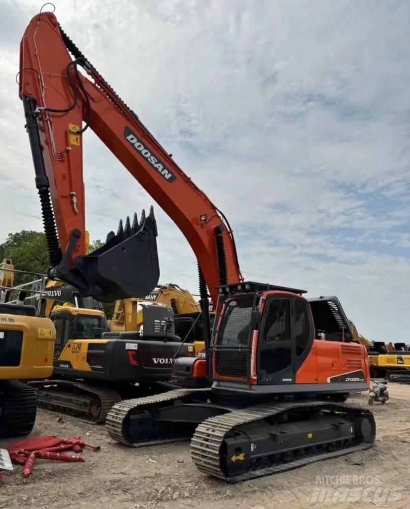 Doosan DX 225 Excavatoare pe șenile
